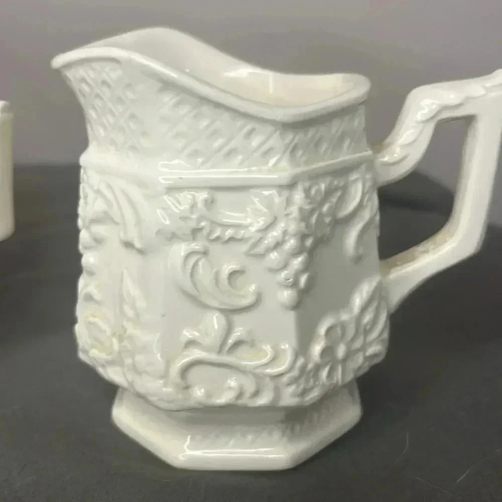 Vintage Lefton Sugar And Creamer Set - Picture 5 of 7